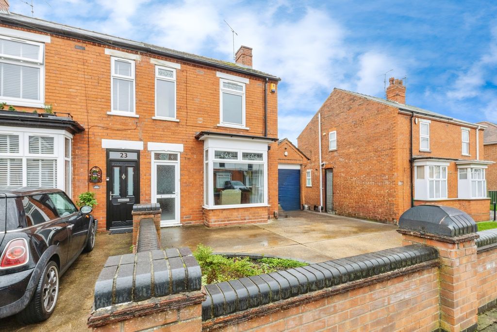 Property photo 2 of 28 Outside