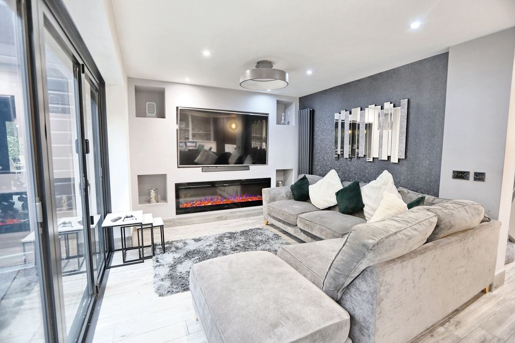 Property photo 3 of 21