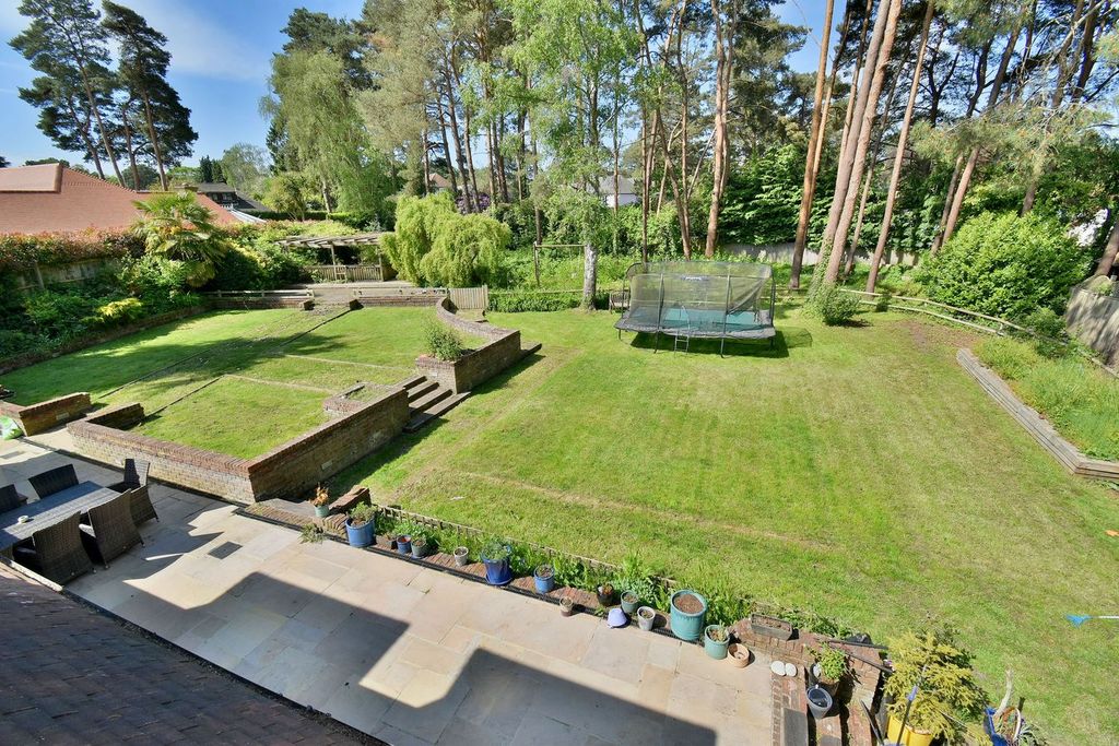 Property photo 2 of 37