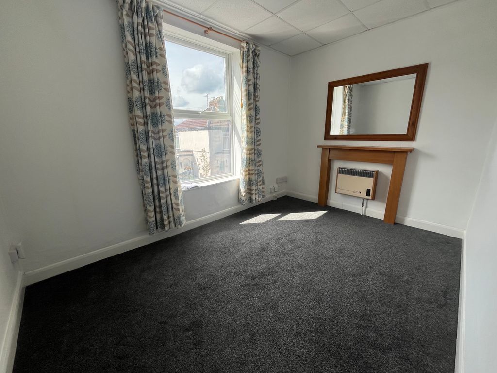 Property photo 2 of 5 Living Room