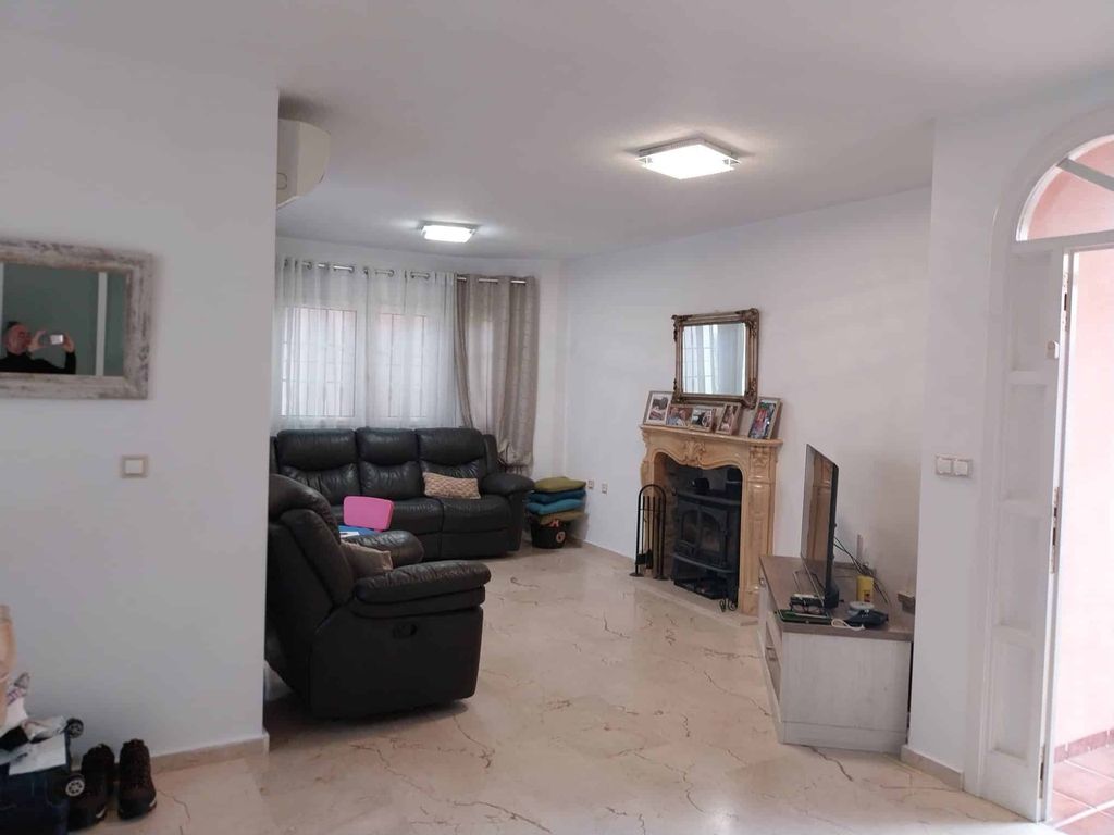 Property photo 2 of 50