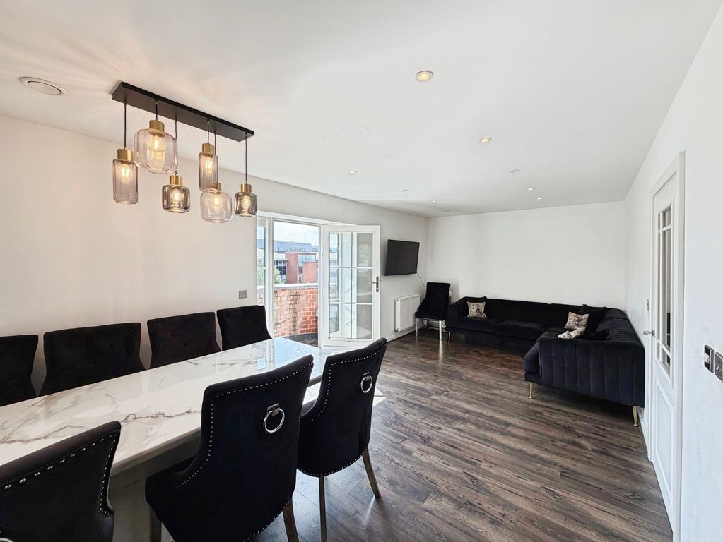 Property photo 3 of 12 Pbox-Img.Jpg