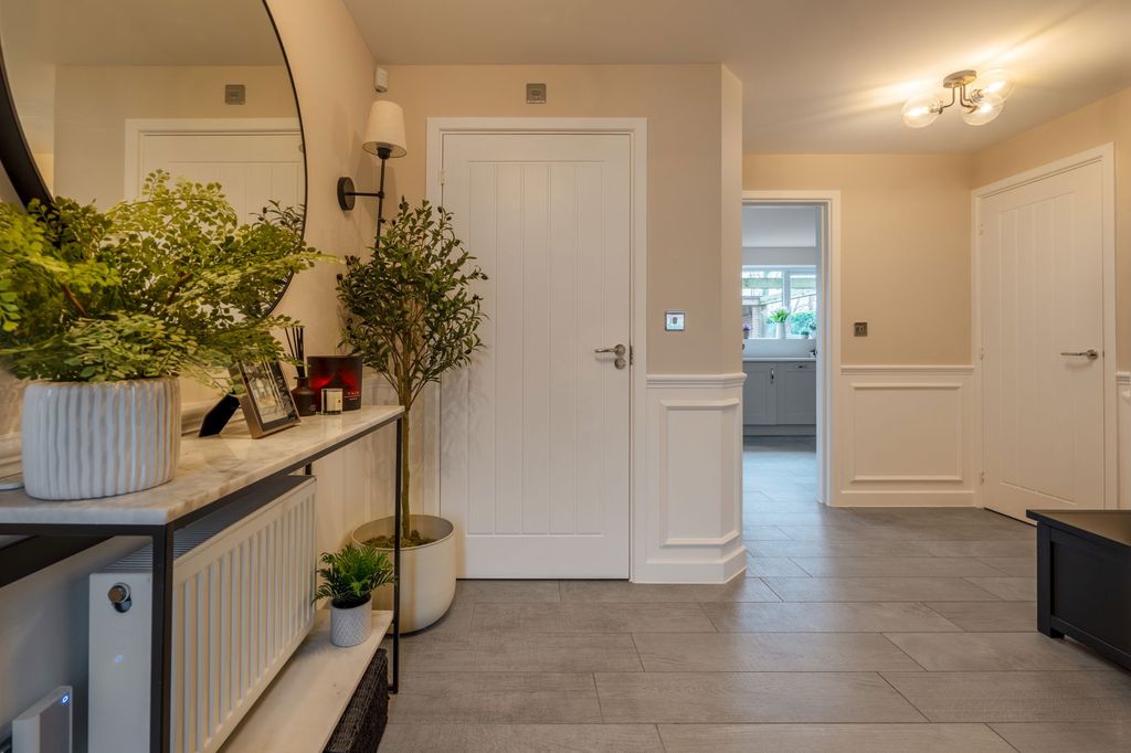 Property photo 2 of 31