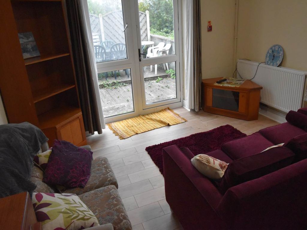 Property photo 2 of 10 Lounge Area