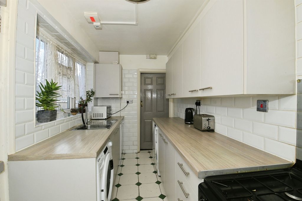 Property photo 3 of 17