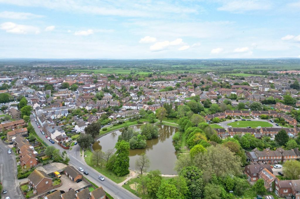 Property photo 2 of 24