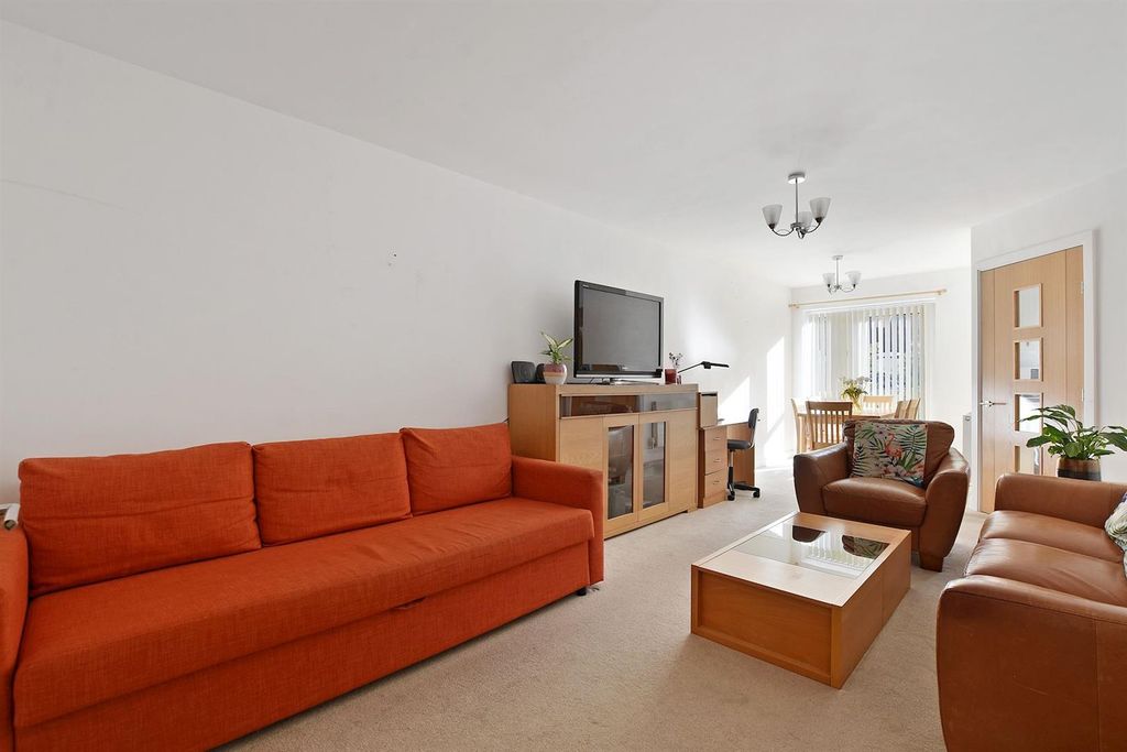 Property photo 1 of 10 06-625Egcmcs - 2 Rosen House - Reception  - Origin