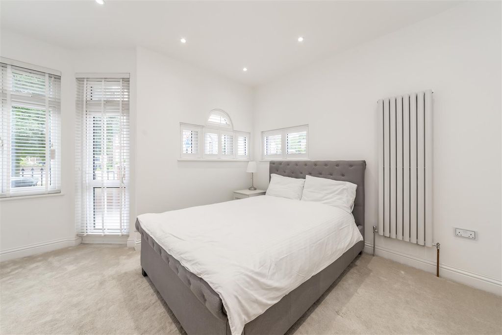 Property photo 2 of 18 Helliwell & Co