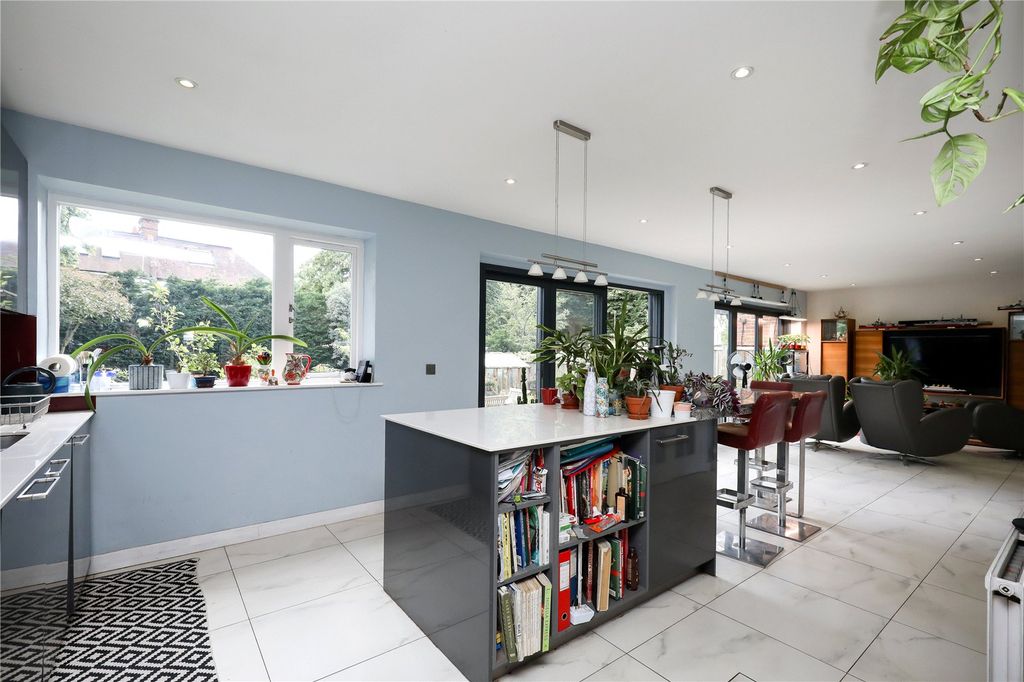 Property photo 3 of 18 Kitchen