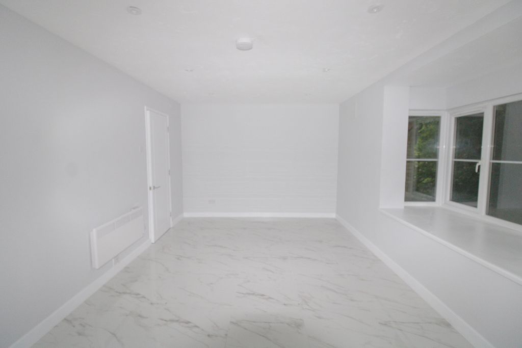 Property photo 3 of 5 Studio