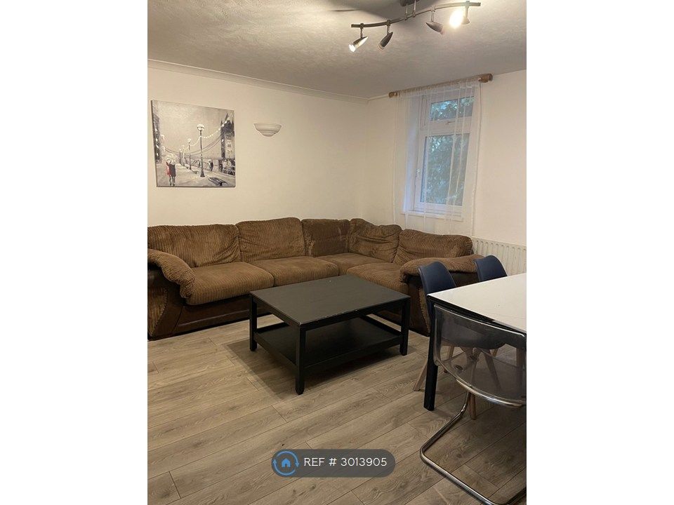 Property photo 1 of 6 Living Room