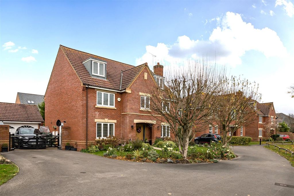 Property photo 1 of 21 Front 25 Newman Rd.Jpg