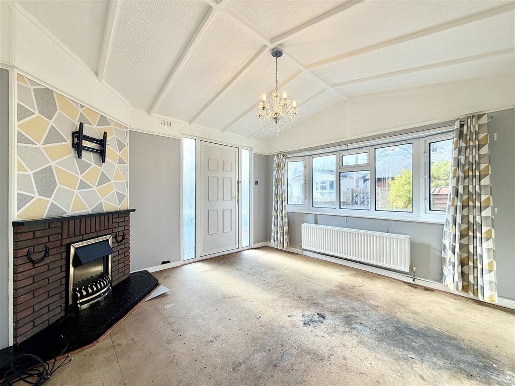 Property photo 2 of 12 Lounge