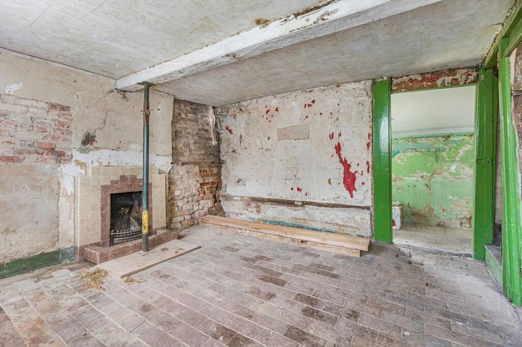 Property photo 2 of 12