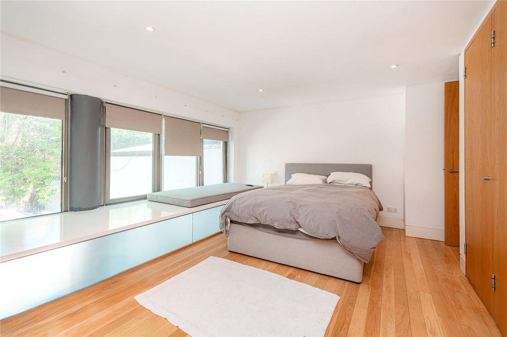 Property photo 3 of 17 Bedroom 1