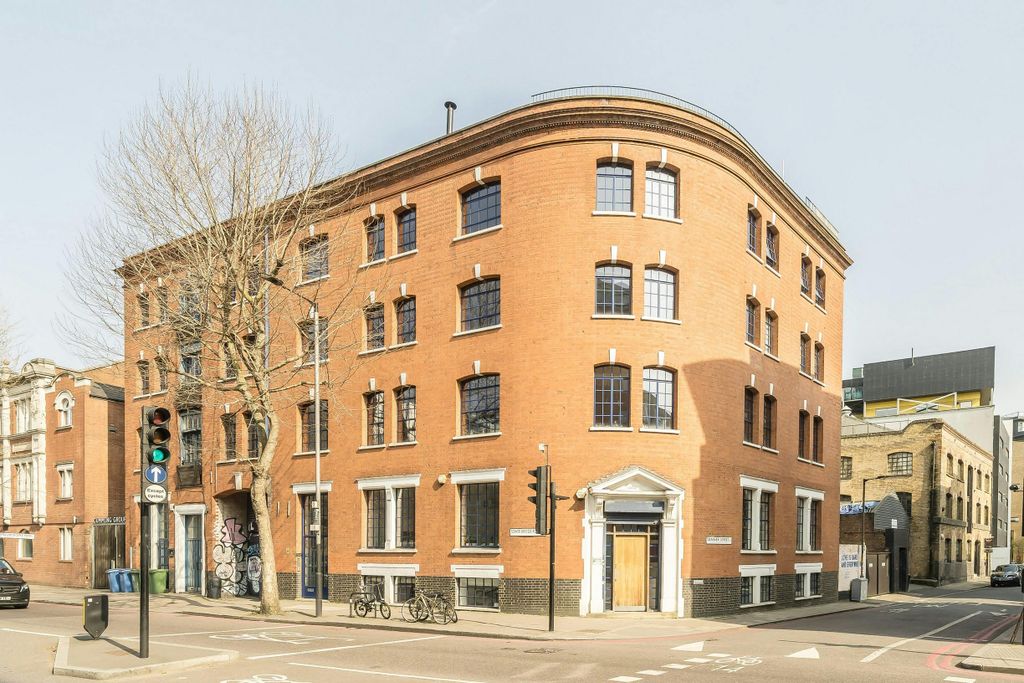 Property photo 1 of 9 170172 Tower Bridge Road Exterior.Jpg