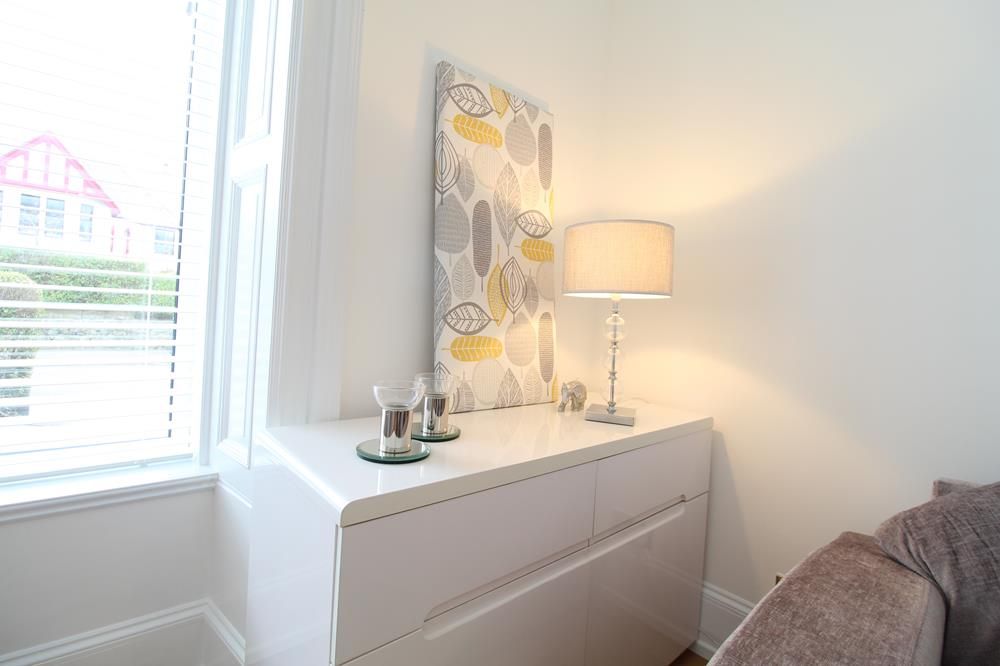 Property photo 3 of 10 Lounge Decor