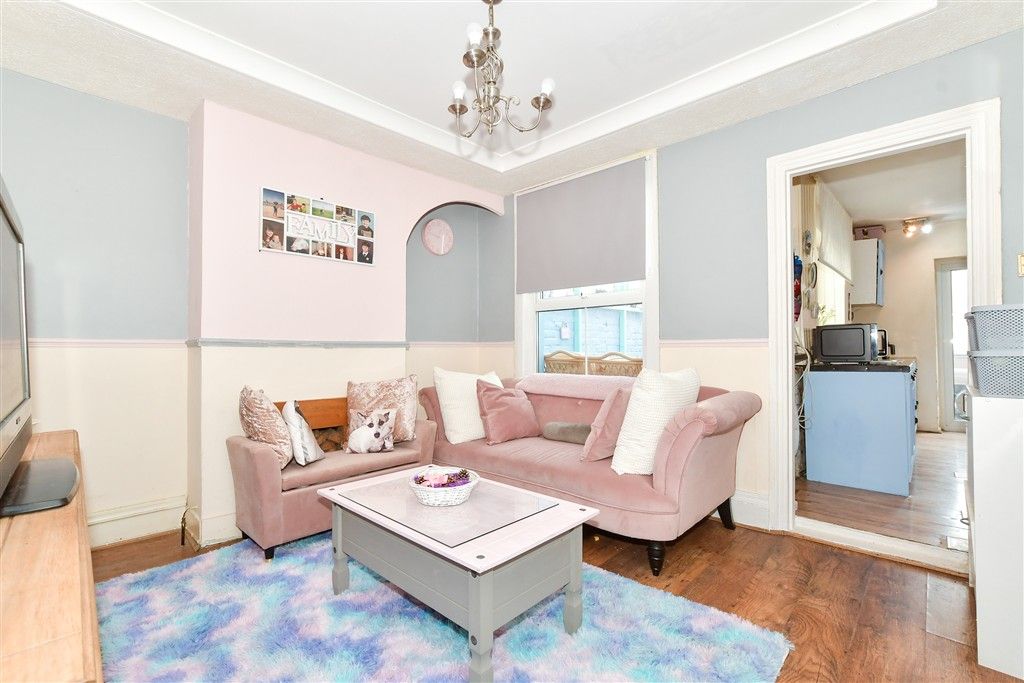 Property photo 3 of 13 Lounge