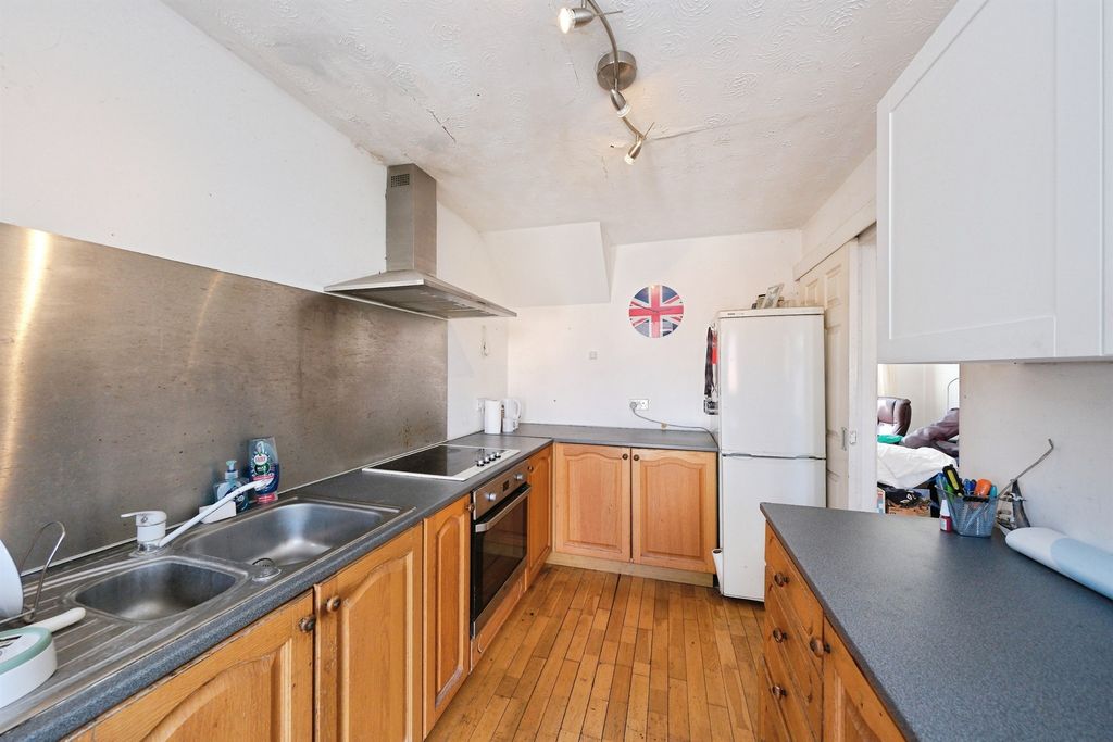 Property photo 3 of 15