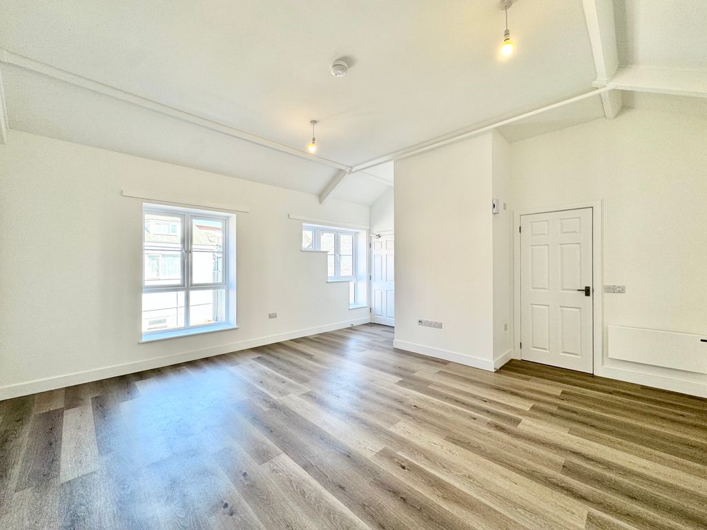 Property photo 1 of 8 Living Room