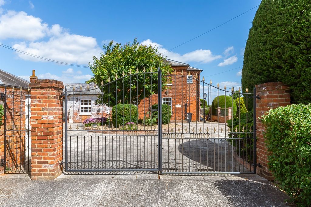 Property photo 2 of 19