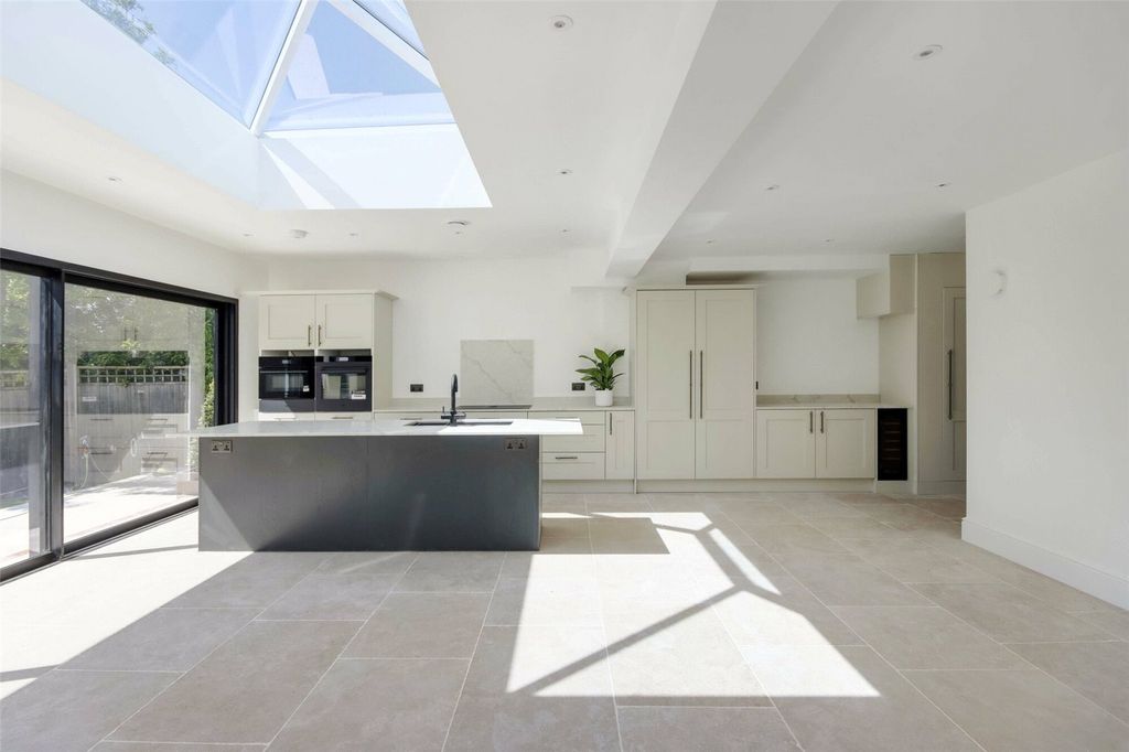 Property photo 2 of 11 Picture No. 19