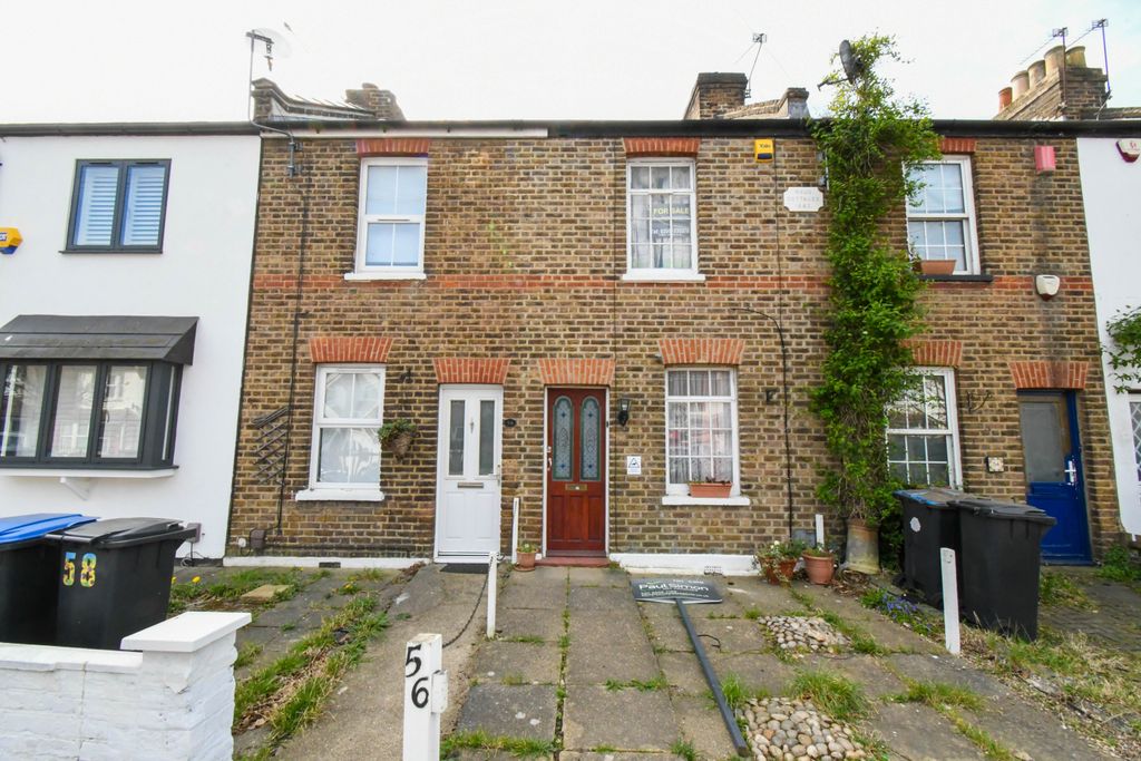 Property photo 1 of 40