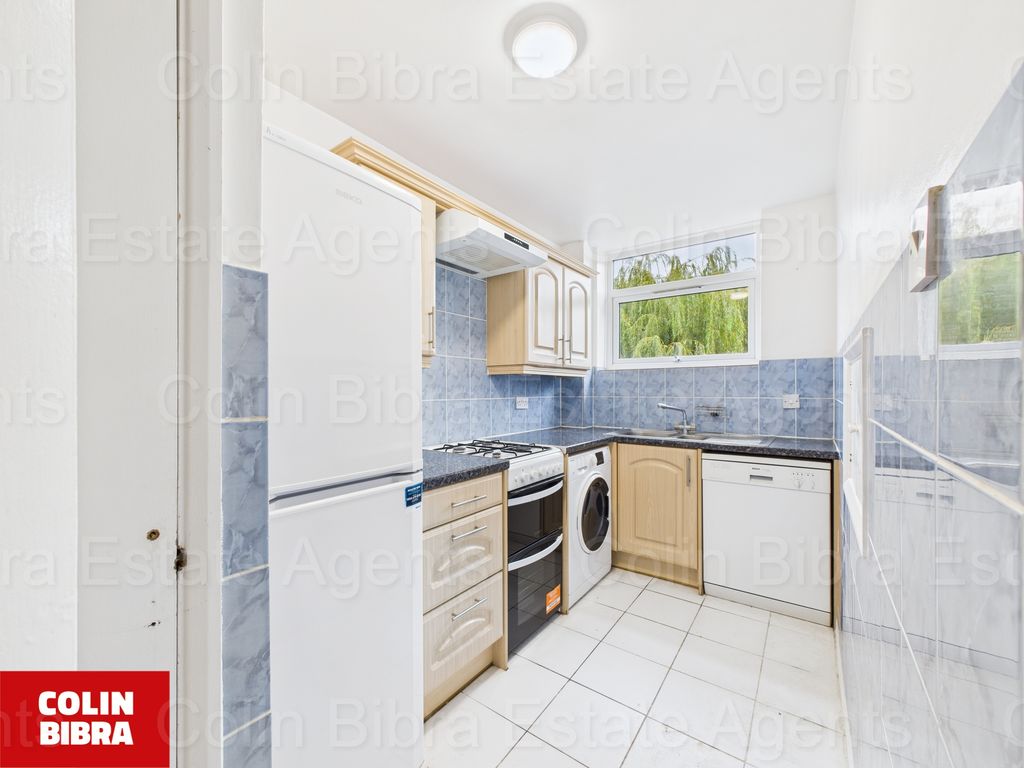 Property photo 2 of 13 Cam04175G0-Pr0051-Still016