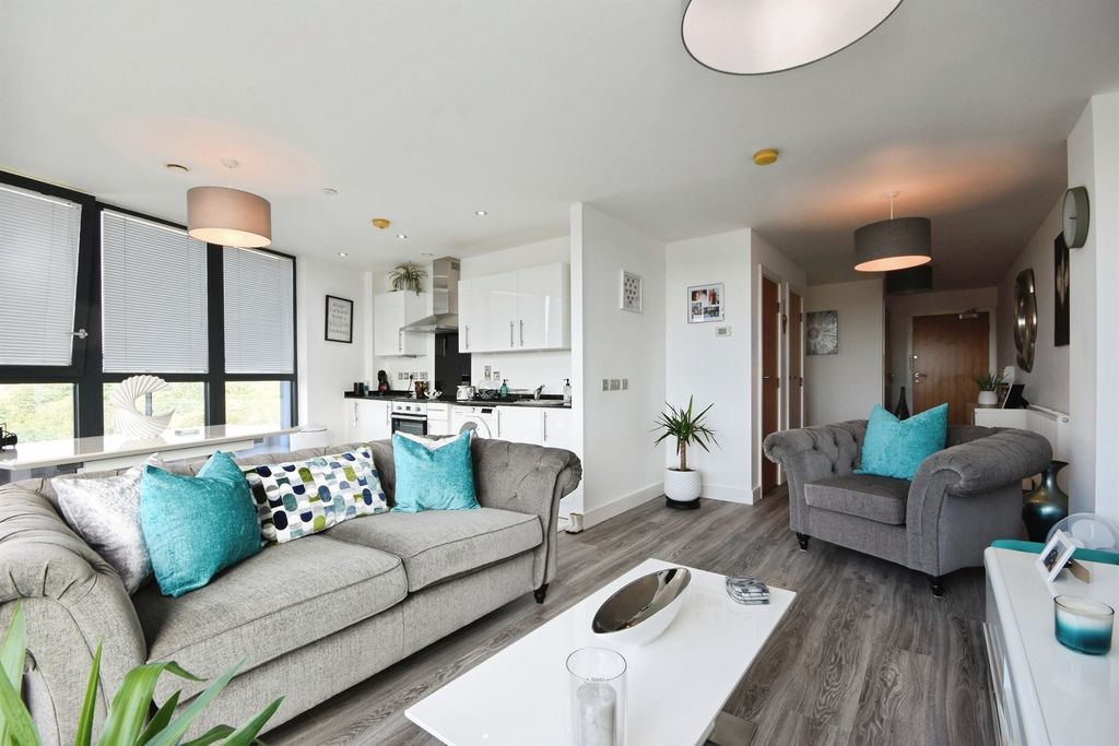 Property photo 3 of 17