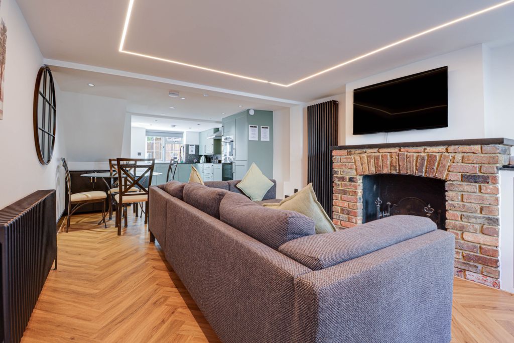 Property photo 2 of 11 Lounge/Dining/Kitchen