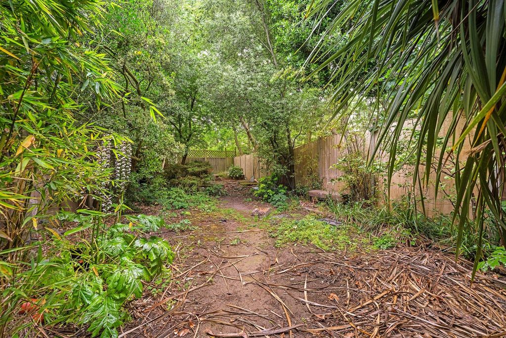 Property photo 2 of 17 Garden (2).Jpg