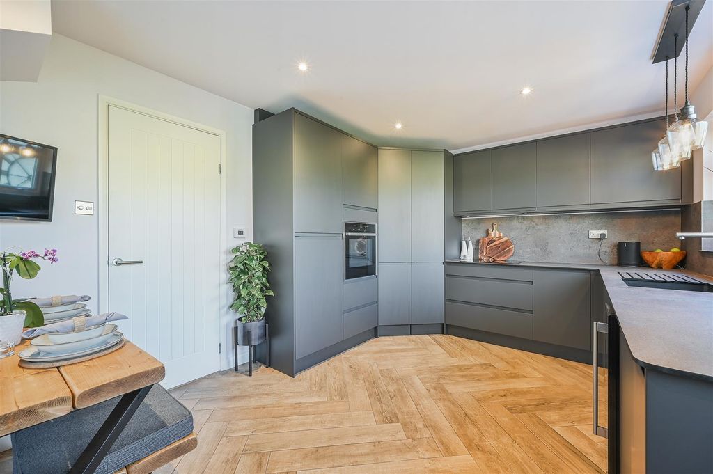 Property photo 2 of 13 Hillside Close, - (3).Jpg