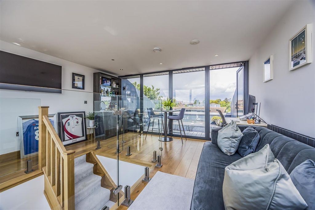 Additional image 28 of 4 bed town house for saleWykeham Place, Fareham PO16