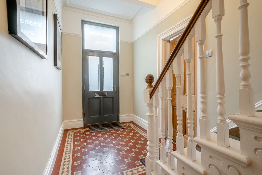 Property photo 2 of 30