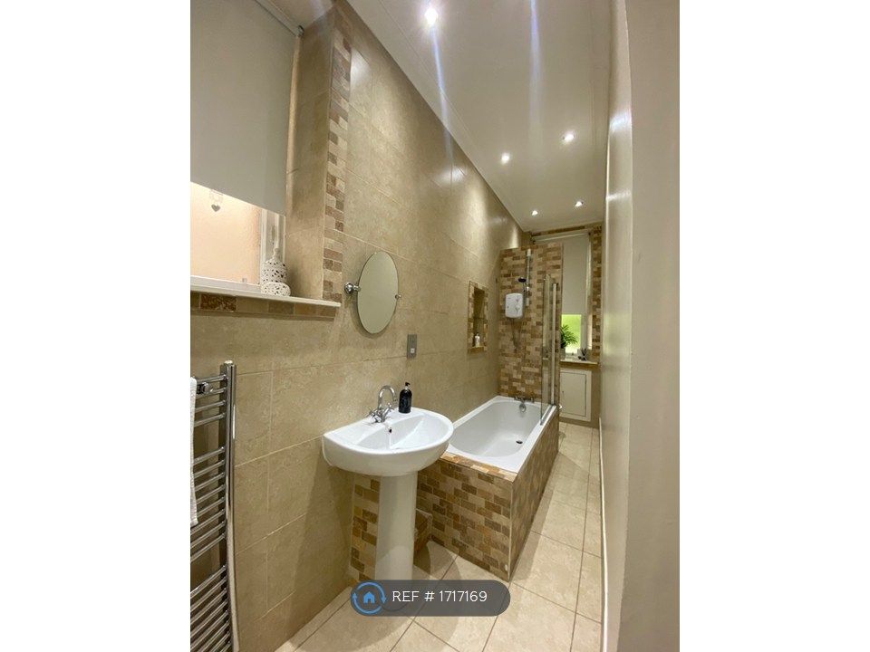 Property photo 3 of 10 Bathroom