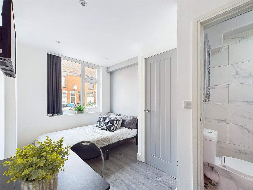 Property photo 1 of 6 Cam03736G0-Pr0031-Still009.Jpg