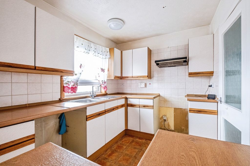 Property photo 3 of 15 Kitchen