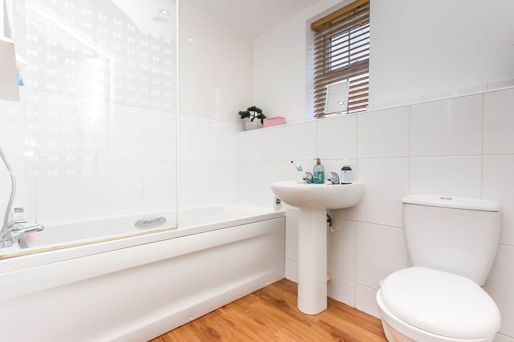 Property photo 3 of 8 Bathroom