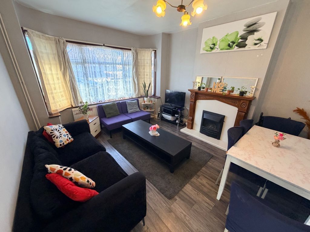 Property photo 2 of 9 4587722