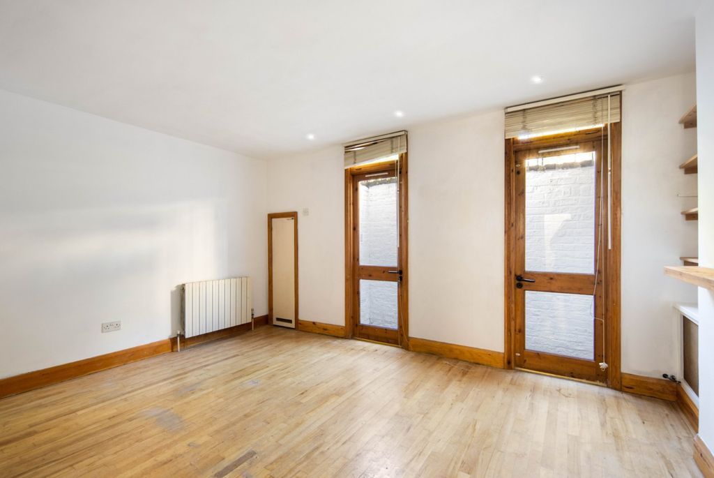 Property photo 3 of 21 Reception