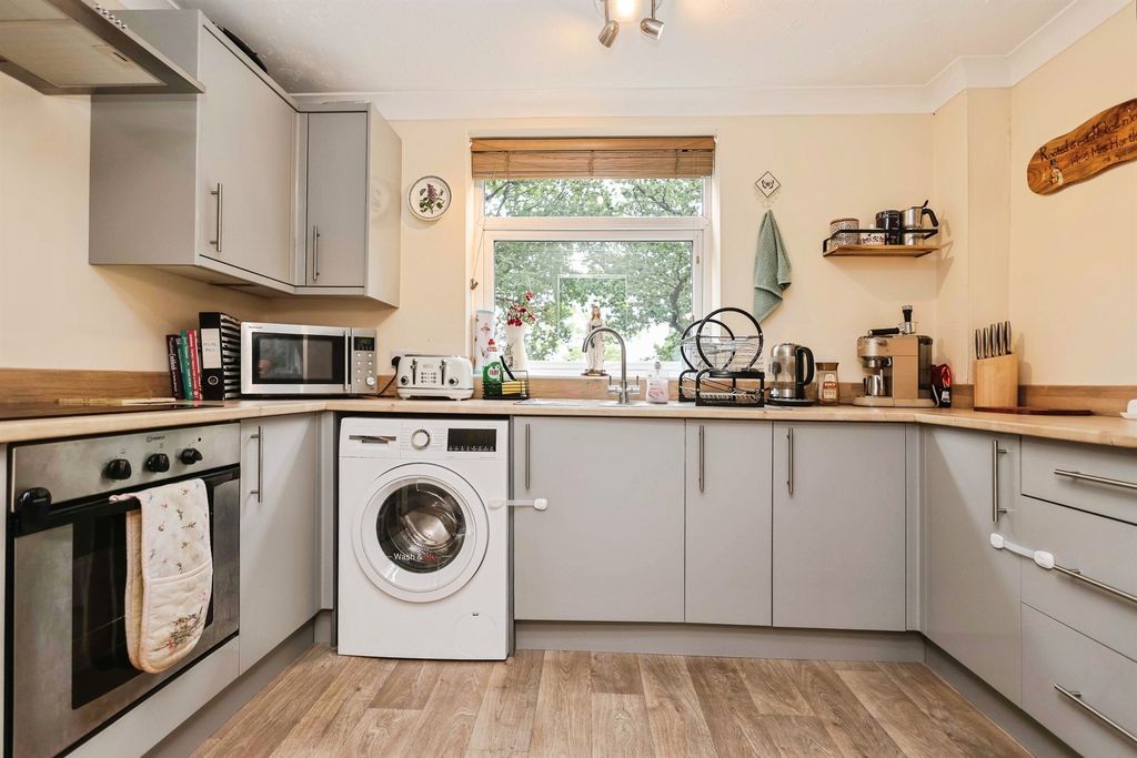 Property photo 3 of 17