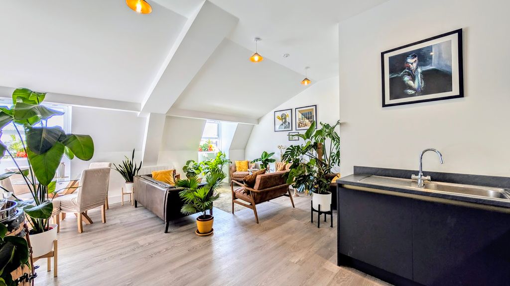 Property photo 2 of 21