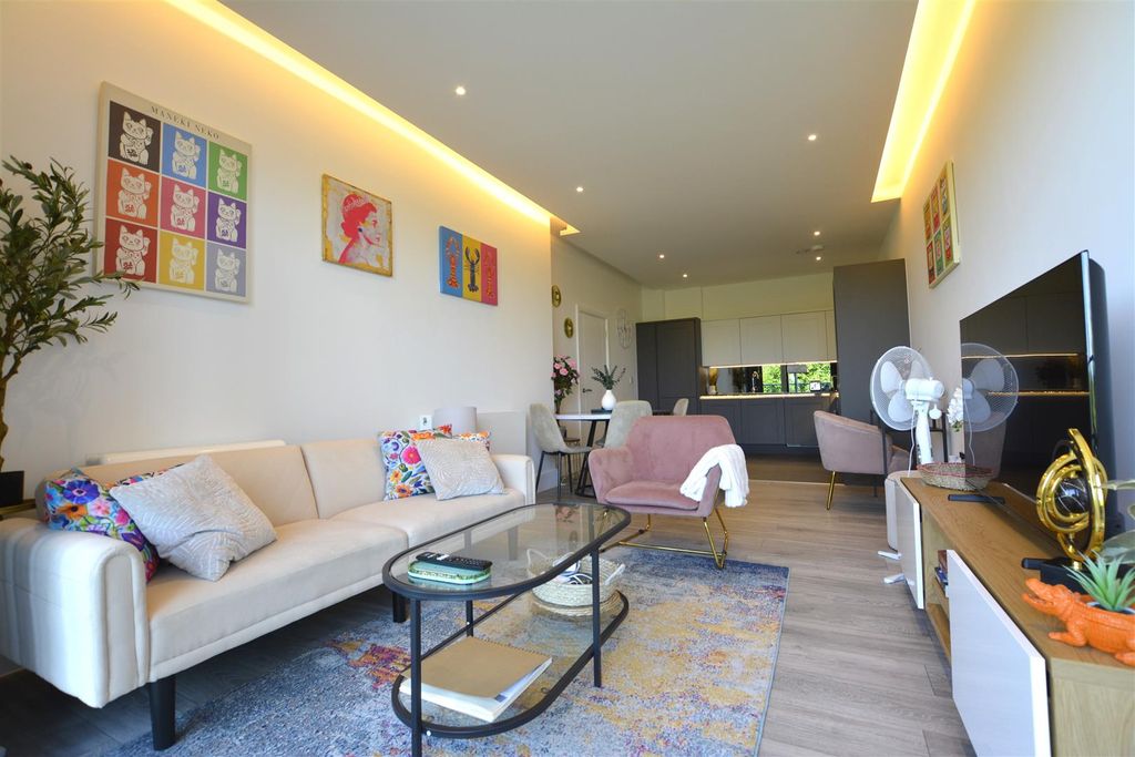 Property photo 1 of 10 Living.Jpg
