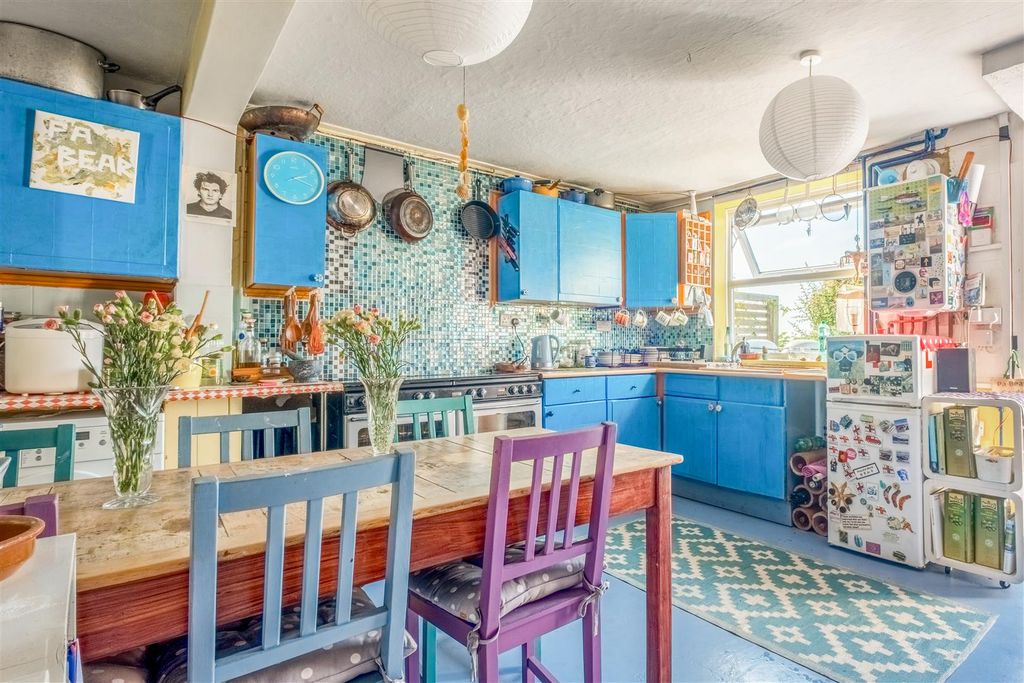 Property photo 3 of 20 Kitchen Diner