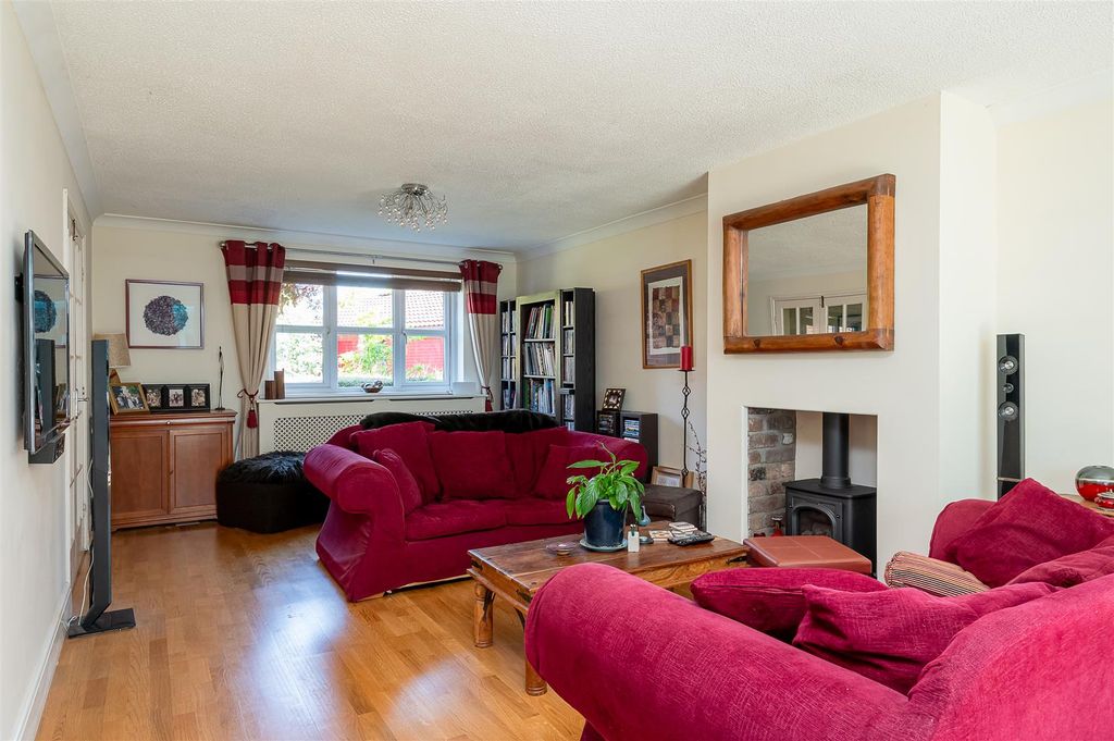 Property photo 3 of 27 Living Room