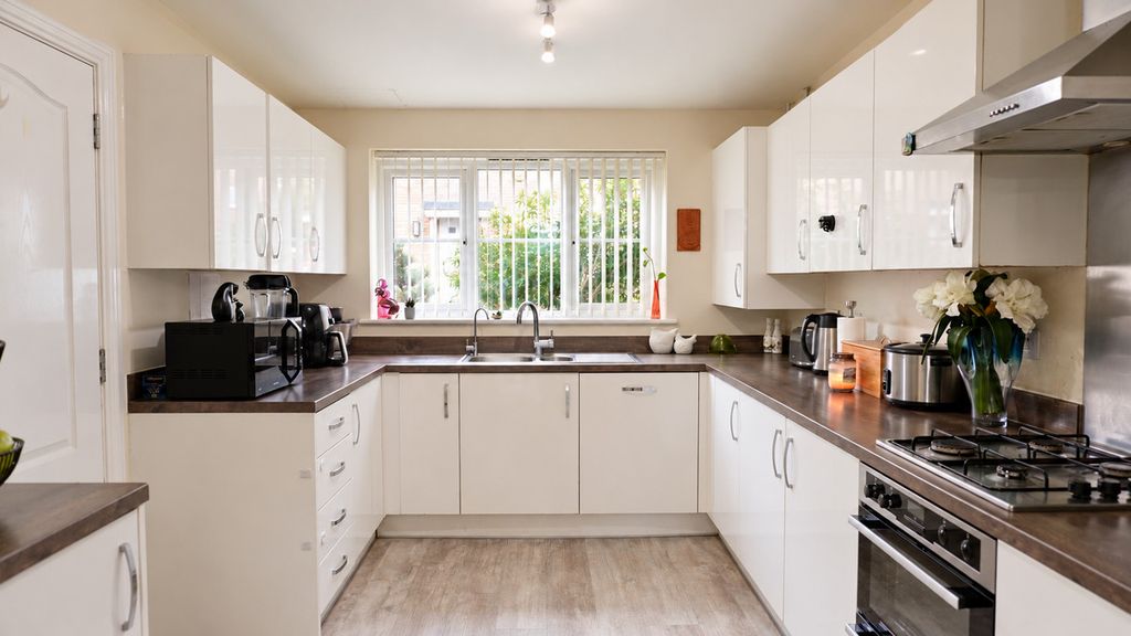 Property photo 3 of 33
