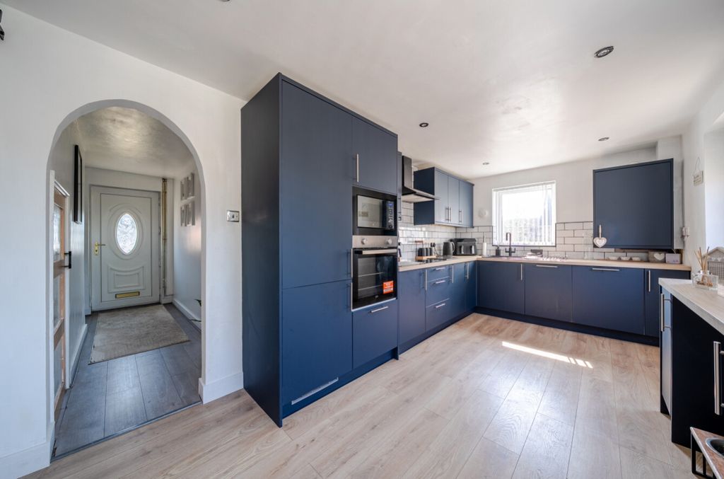 Property photo 3 of 25 1494301-2-6A57Cb180c7ce