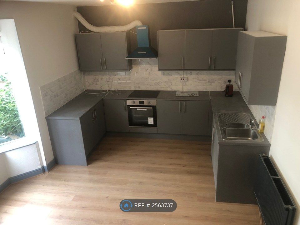 Property photo 1 of 9 Kitchen &amp; Dining Area