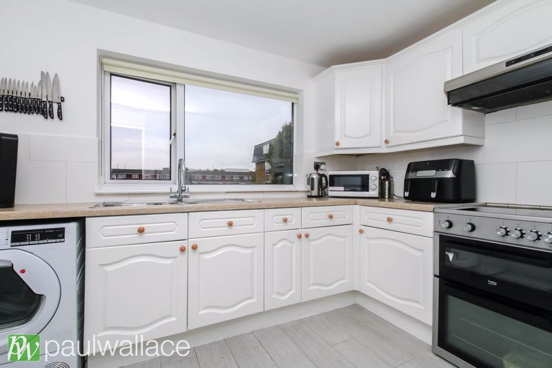 Property photo 3 of 11 Kitchen