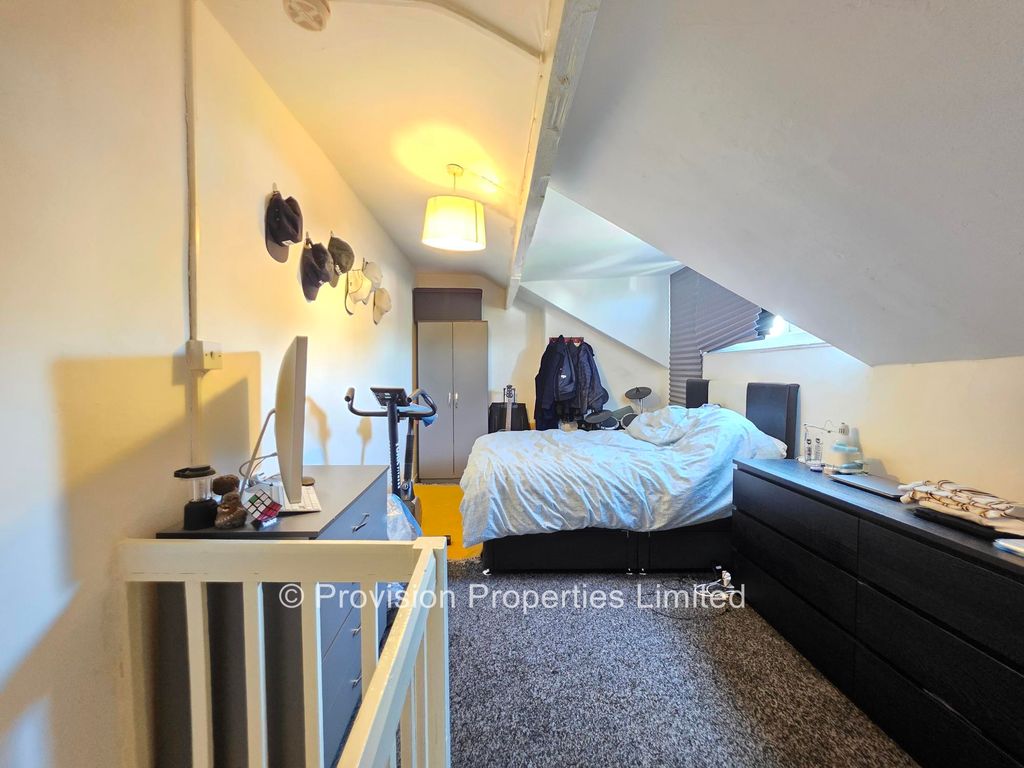 Property photo 2 of 8 Photo